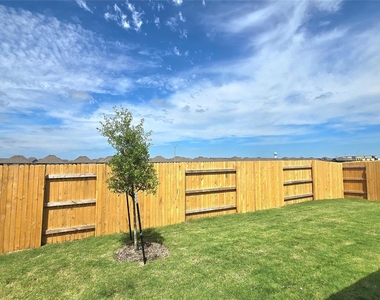 122 Holmby Dr - Photo Thumbnail 24