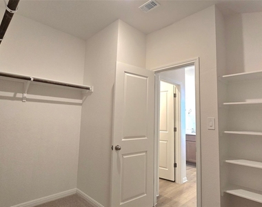 122 Holmby Dr - Photo Thumbnail 11