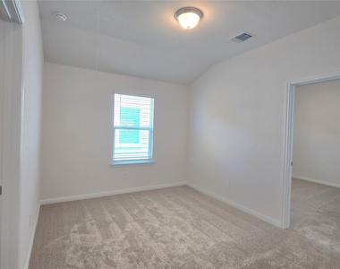 122 Holmby Dr - Photo Thumbnail 17