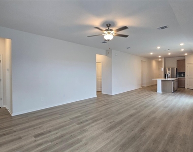 122 Holmby Dr - Photo Thumbnail 7