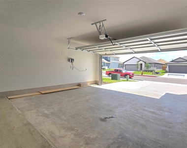 122 Holmby Dr - Photo Thumbnail 22