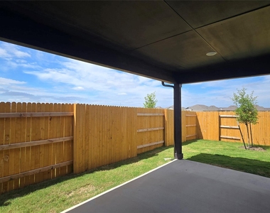 122 Holmby Dr - Photo Thumbnail 23