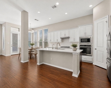 536 Caddo Lake Dr - Photo Thumbnail 8