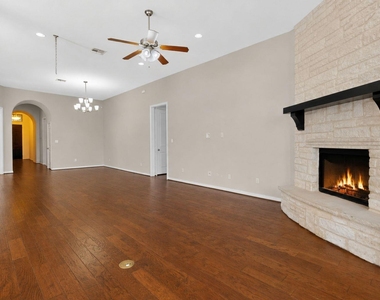 536 Caddo Lake Dr - Photo Thumbnail 5