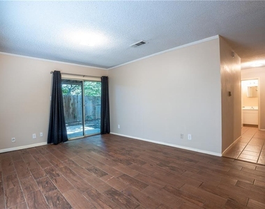 9104 Quail Creek Dr - Photo Thumbnail 7
