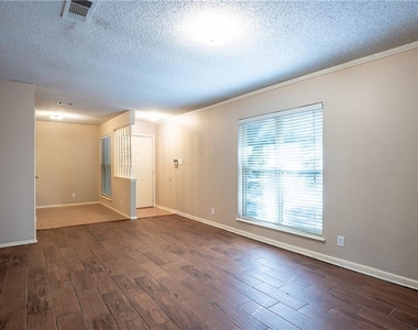 9104 Quail Creek Dr - Photo Thumbnail 5