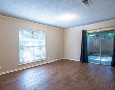 9104 Quail Creek Dr - Photo Thumbnail 8