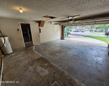8176 Kilwinning Lane - Photo Thumbnail 17