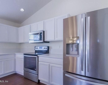 128 Terracina Drive - Photo Thumbnail 7