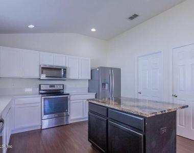 128 Terracina Drive - Photo Thumbnail 6