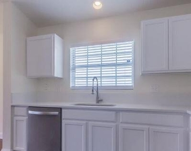 128 Terracina Drive - Photo Thumbnail 8