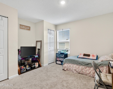 12784 Veterans Court - Photo Thumbnail 9