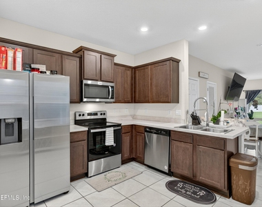 12784 Veterans Court - Photo Thumbnail 4
