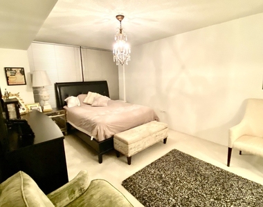 9725 Woods Drive - Photo Thumbnail 17