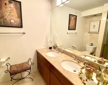 9725 Woods Drive - Photo Thumbnail 13