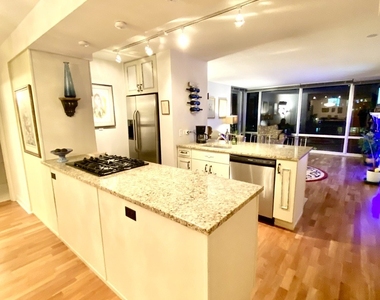 9725 Woods Drive - Photo Thumbnail 5