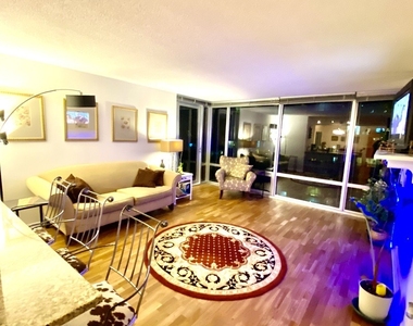 9725 Woods Drive - Photo Thumbnail 10