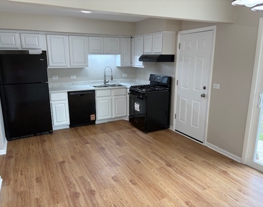 975 N York Street - Photo Thumbnail 4