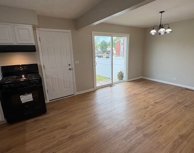 975 N York Street - Photo Thumbnail 5