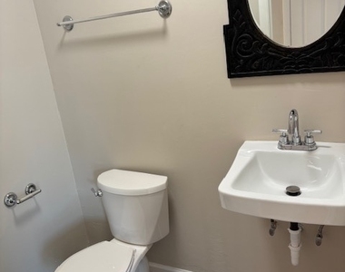 975 N York Street - Photo Thumbnail 6