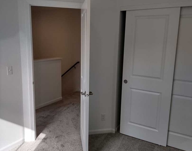 1039 Atterberg Road - Photo Thumbnail 8