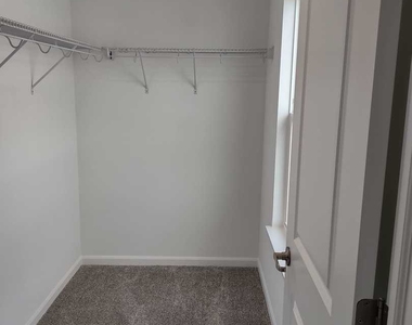 1039 Atterberg Road - Photo Thumbnail 4