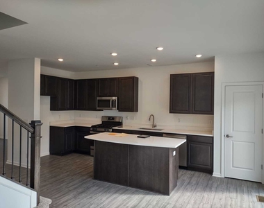 1039 Atterberg Road - Photo Thumbnail 12