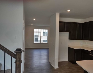 1039 Atterberg Road - Photo Thumbnail 9