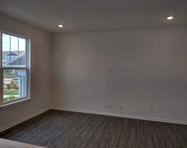 1039 Atterberg Road - Photo Thumbnail 11