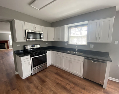 2111 Camden Lane - Photo Thumbnail 8