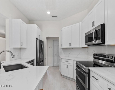 1722 Branch Vine Drive W - Photo Thumbnail 11