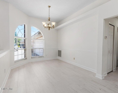 1722 Branch Vine Drive W - Photo Thumbnail 5
