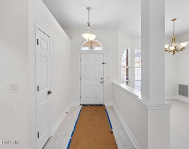 1722 Branch Vine Drive W - Photo Thumbnail 4