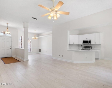 1722 Branch Vine Drive W - Photo Thumbnail 13