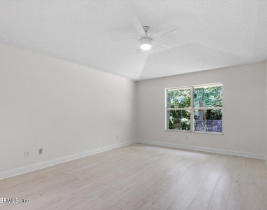 1722 Branch Vine Drive W - Photo Thumbnail 16