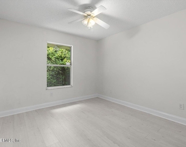 1722 Branch Vine Drive W - Photo Thumbnail 22
