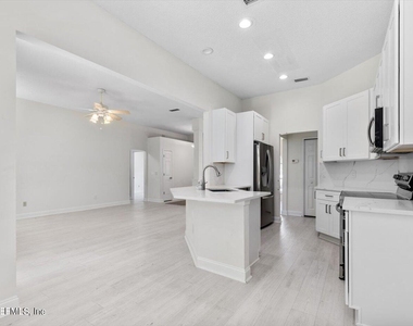 1722 Branch Vine Drive W - Photo Thumbnail 12