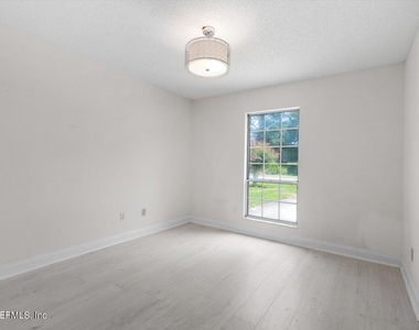 1722 Branch Vine Drive W - Photo Thumbnail 23