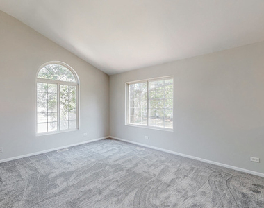 1860 Middlebury Drive - Photo Thumbnail 4