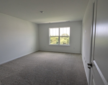 1085 Atterberg Road - Photo Thumbnail 7