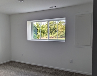 1085 Atterberg Road - Photo Thumbnail 10