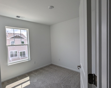 1085 Atterberg Road - Photo Thumbnail 5