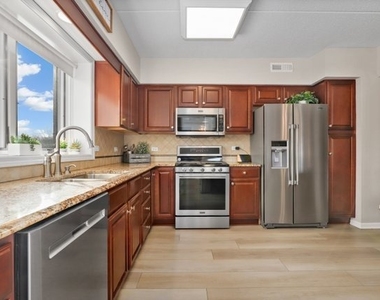 225 Main Street - Photo Thumbnail 7