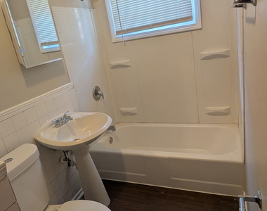 14610 Blackstone Avenue - Photo Thumbnail 5