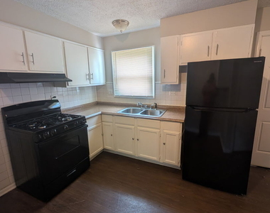 14610 Blackstone Avenue - Photo Thumbnail 2