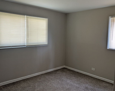 14610 Blackstone Avenue - Photo Thumbnail 9