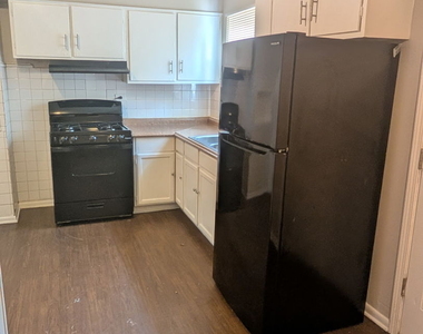 14610 Blackstone Avenue - Photo Thumbnail 3