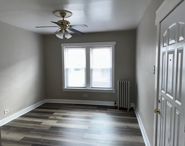 4054 W Dickens Avenue - Photo Thumbnail 2
