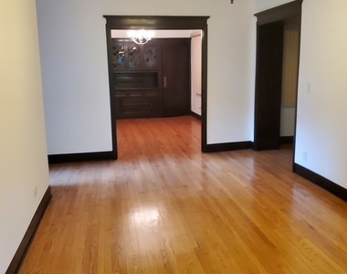 5720 S Kenwood Avenue - Photo Thumbnail 2