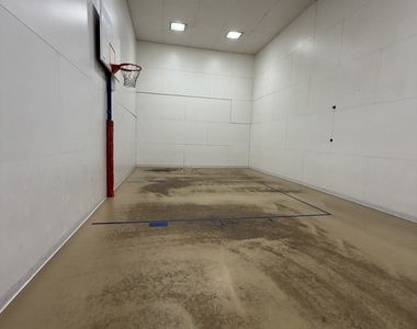 211 E Ohio Street - Photo Thumbnail 16